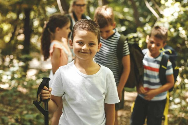 Quelles sont les meilleures méthodes pour enseigner l'astronomie aux enfants à la maison ?